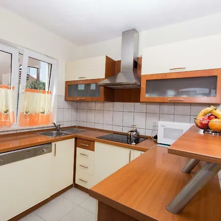 Duje Apartment *